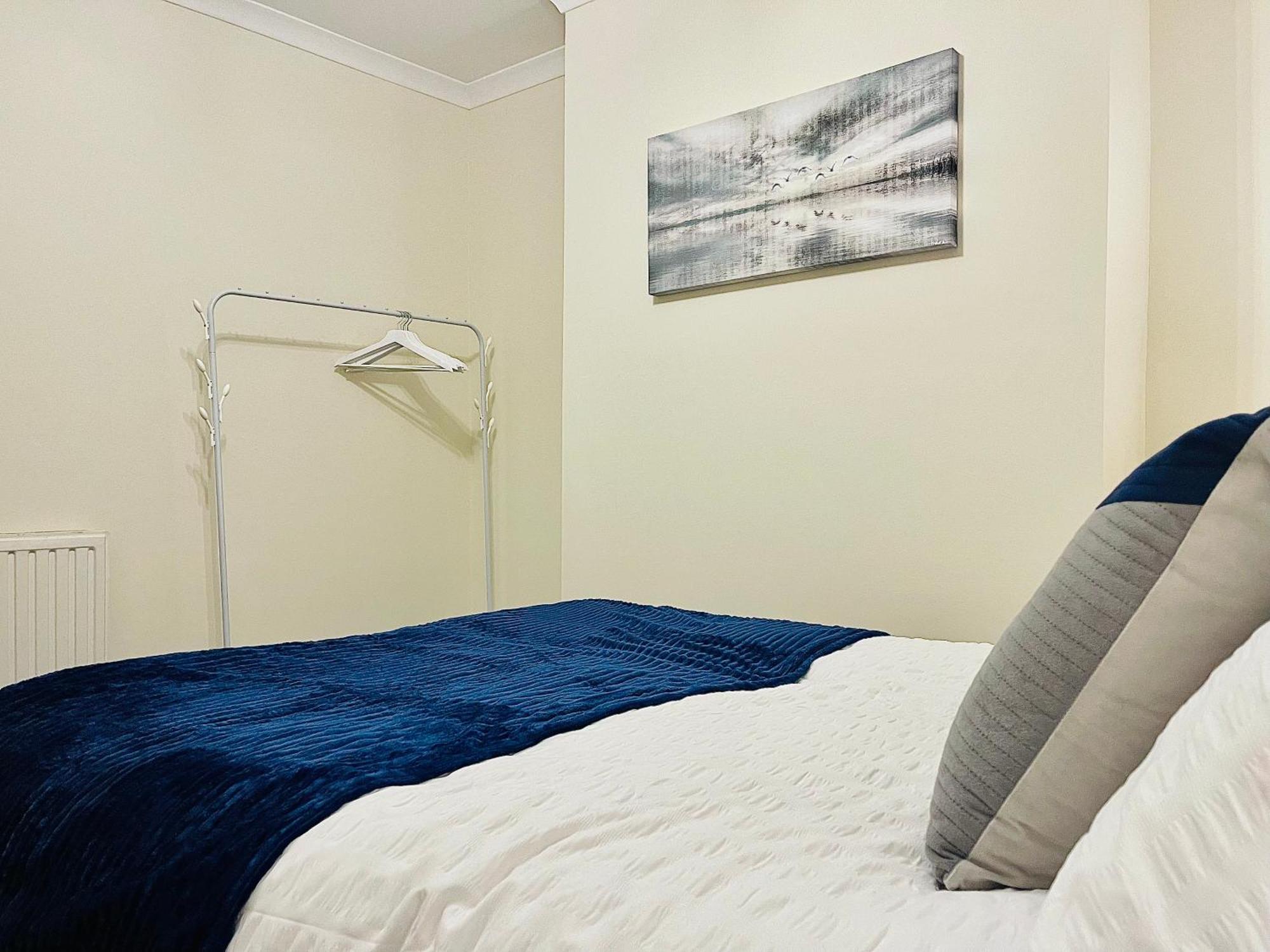 2 Bedroom Flat In * Лондон