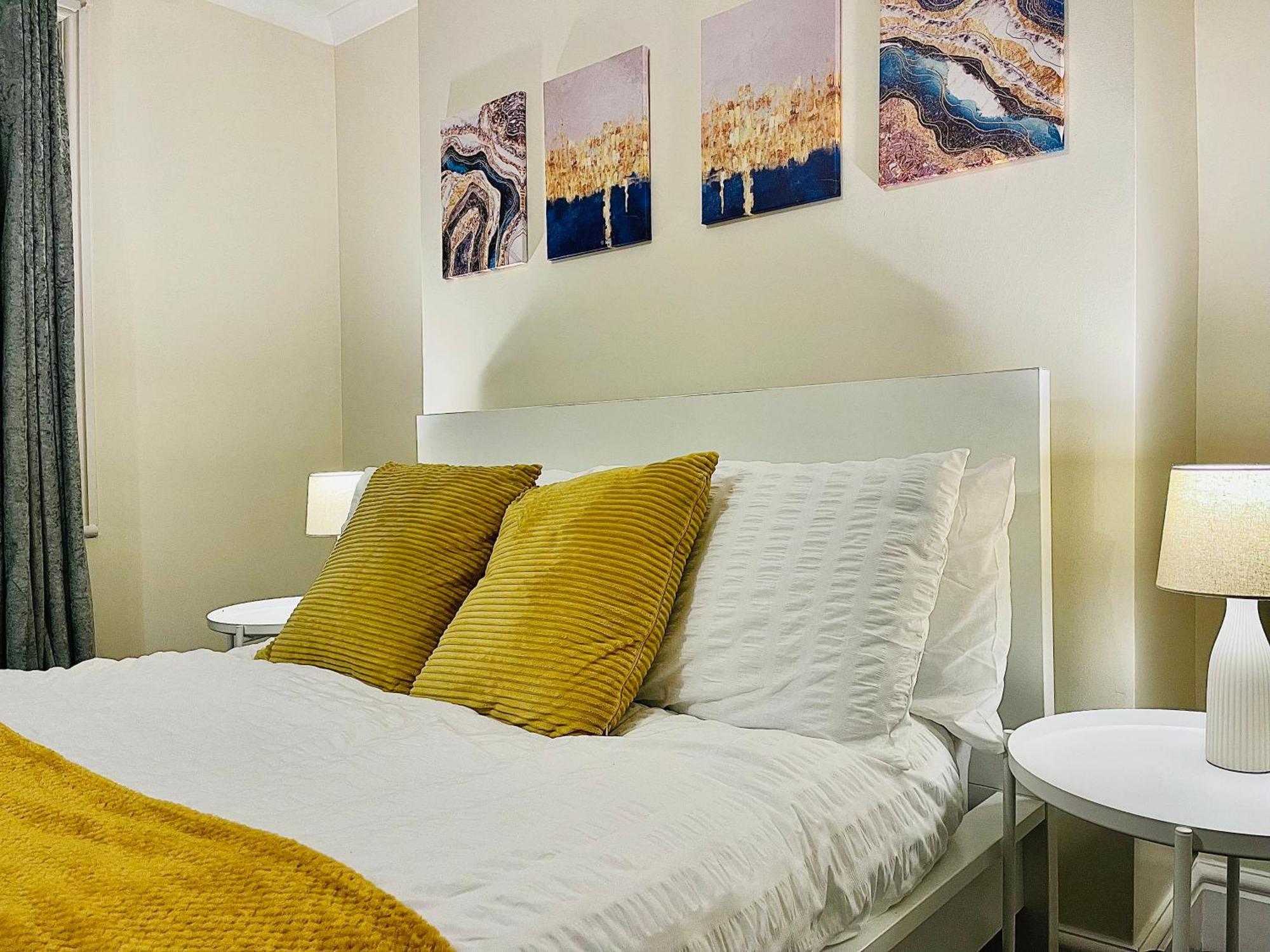 2 Bedroom Flat In Апартаменты Лондон